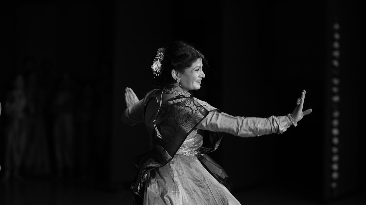 Guru Reva Rakesh Medhekar performing Kathak